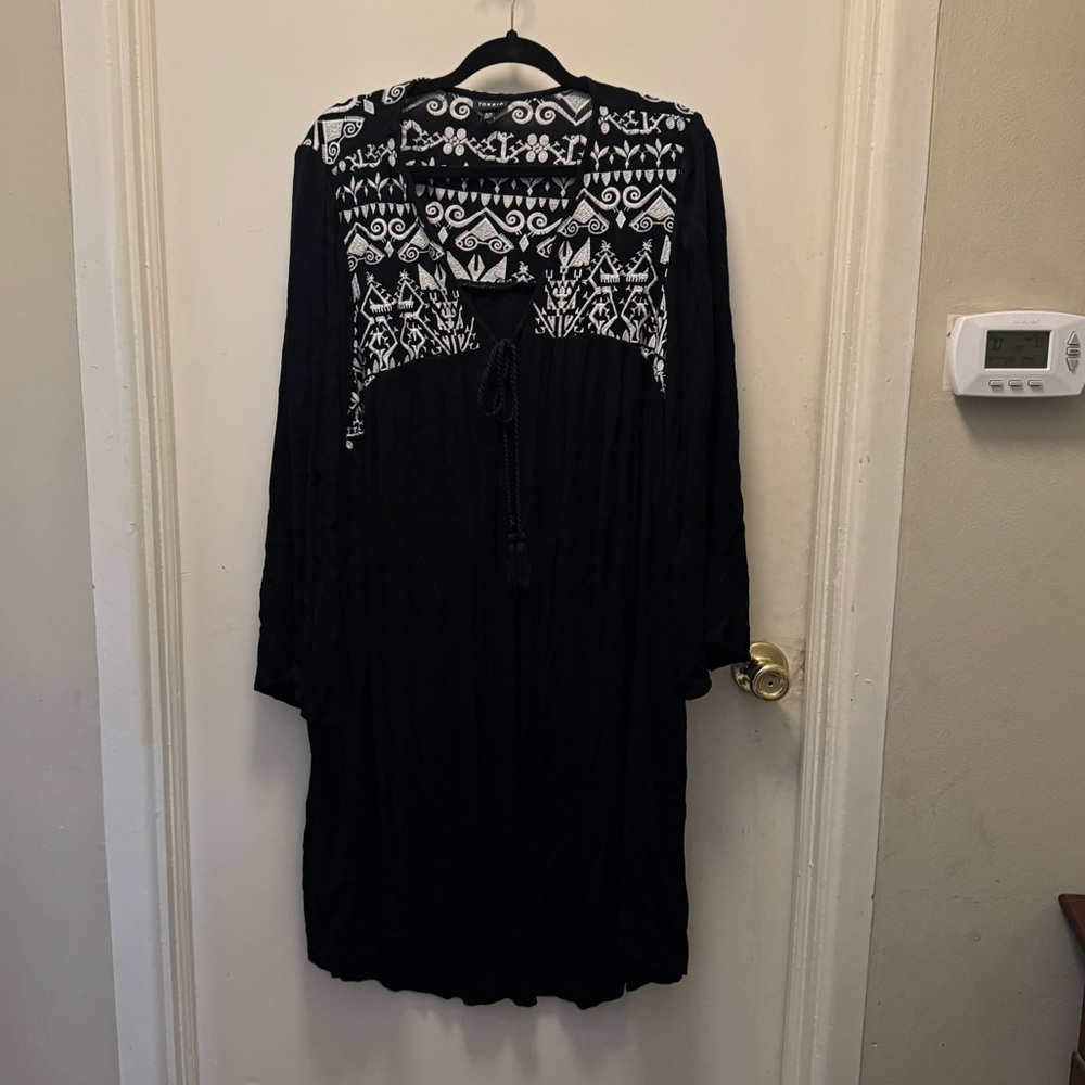 Swim coverup open robe black with white embroidery torrid 3/4